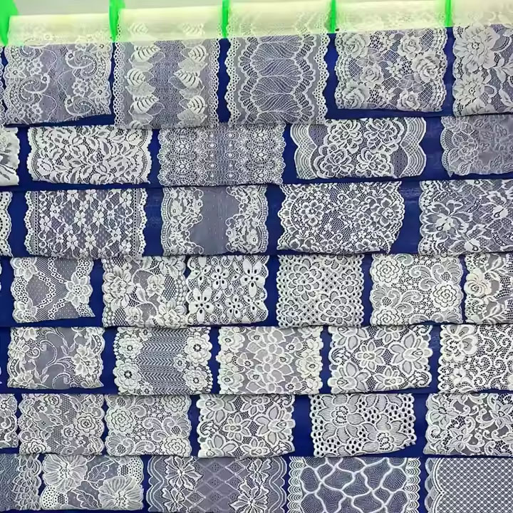 Mäkká elastická čipka je neoddeliteľnou súčasťou dámskeho spodného prádla